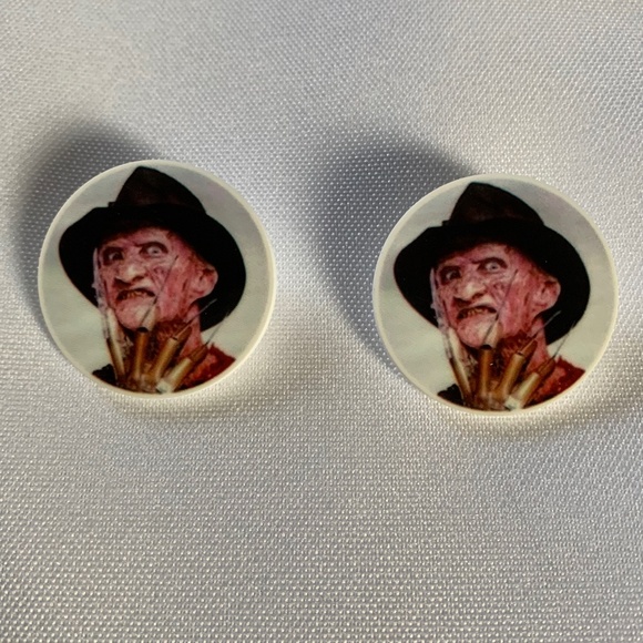 NWT. Handmade Nightmare on Elm Street Freddy Krueger Earrings! - Picture 1 of 2